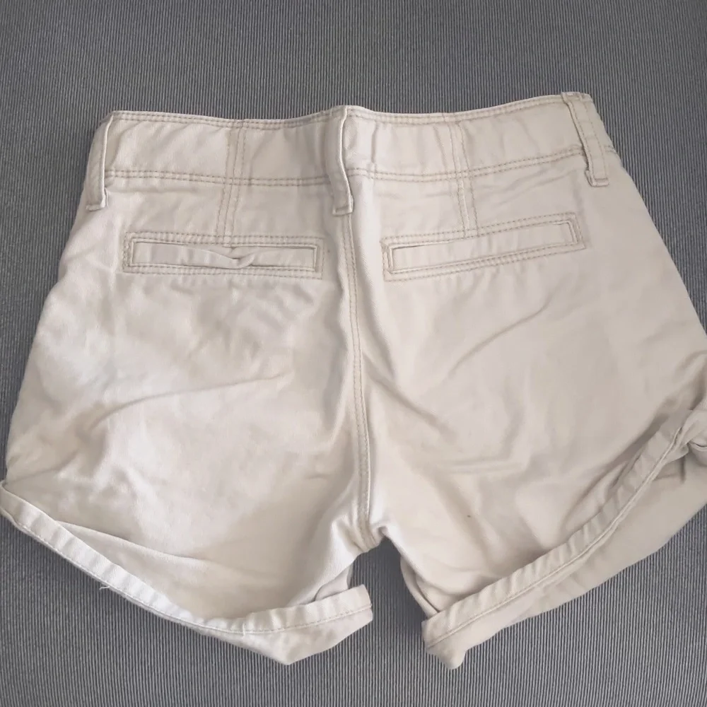 Gapkids size 6 girls khaki shorts